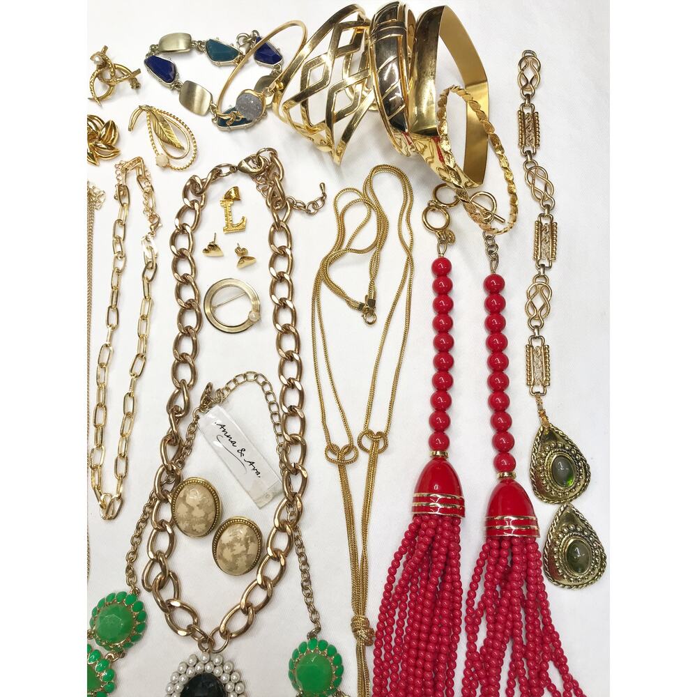 Gold Tone Jewelry Lot 1.8lb 45pc Estate Jewelry Vintage Bulk Necklaces Bracelets - Picture 5 of 16